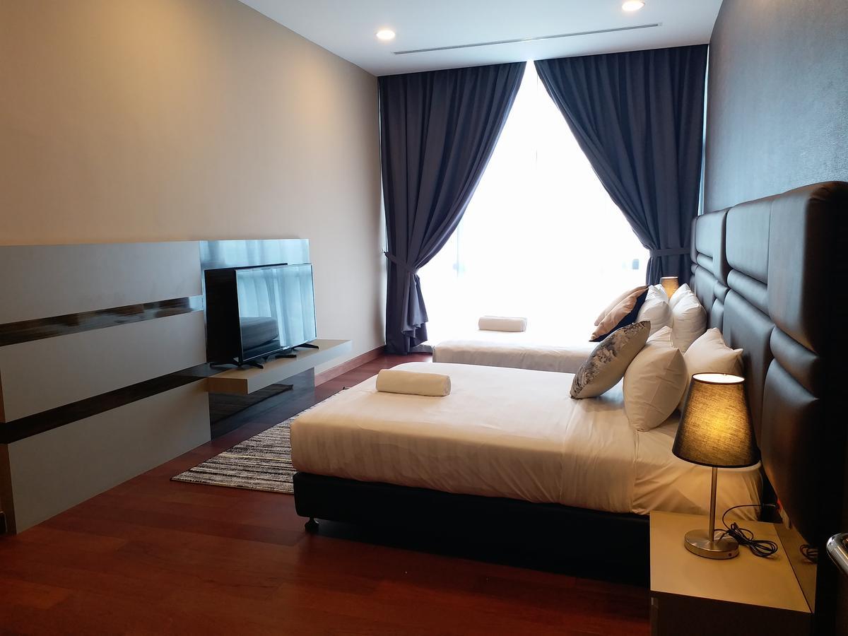 Jb Paragon Serviced 3*