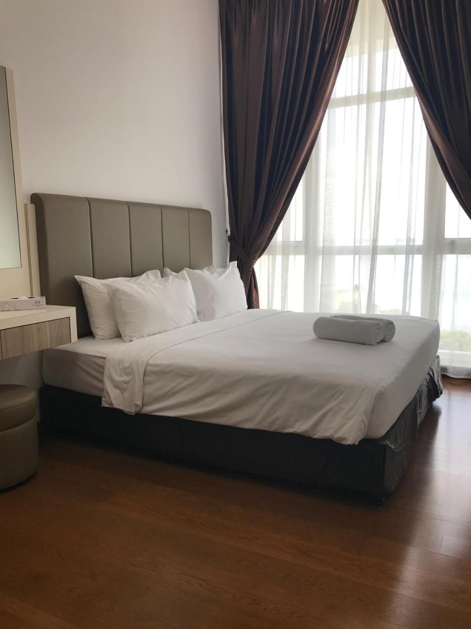 Jb Paragon Serviced 3*